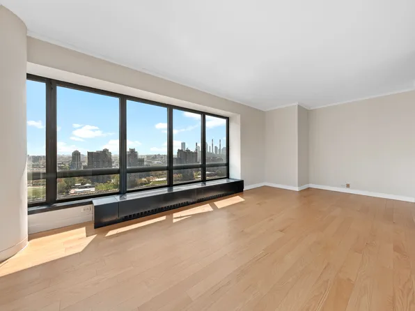 530 East 76th Street 18G image 2 of 15