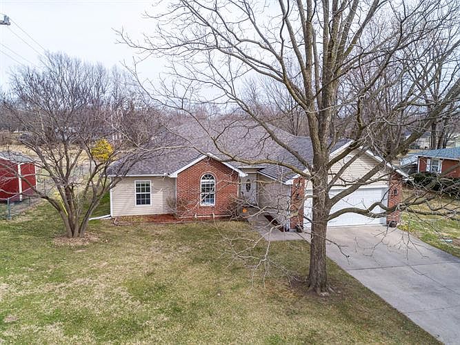 1st image of 590 N Broadview Ct