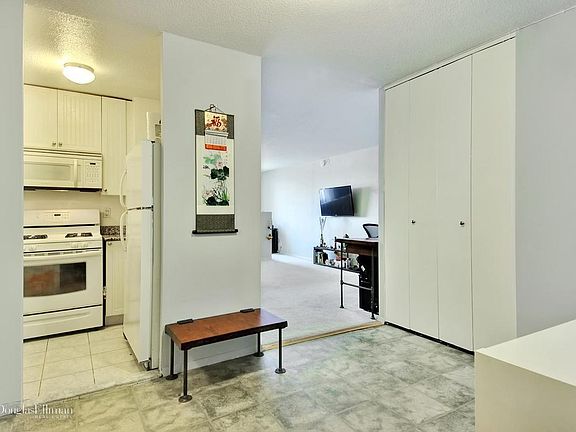 3rd image of 11818 Union Tpke APT 6J