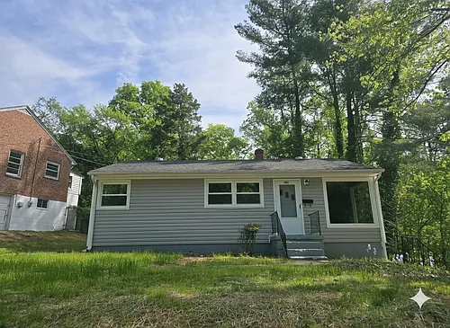 193 Forestlawn Dr Photo 1