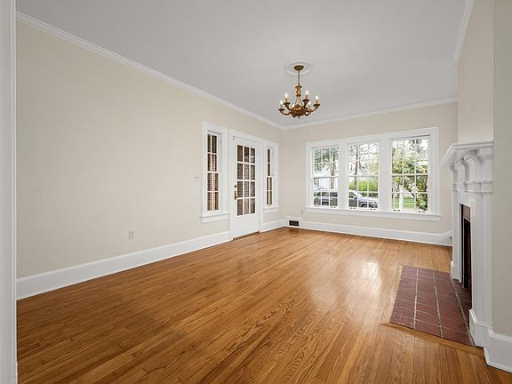 5th image of 329 E College St