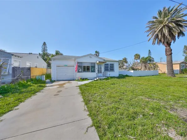 15548 1st St E, Redington Beach, FL 33708