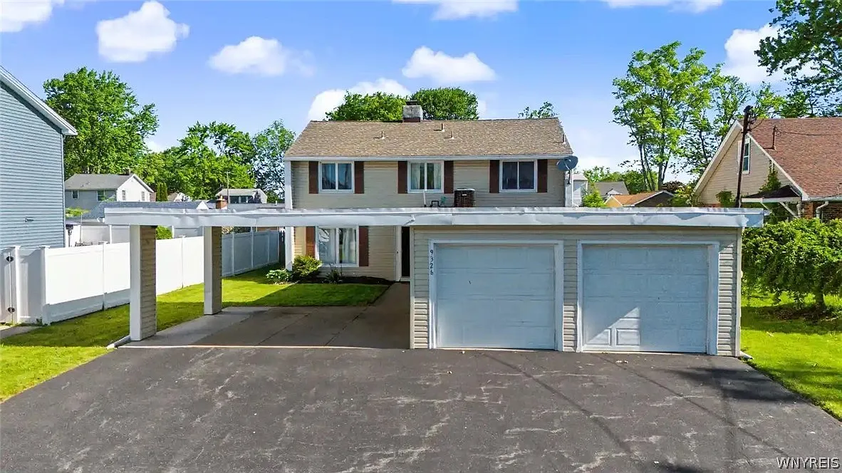 5 bed, 2.0 bath, 2602 sqft, $3,200 — Photo 1