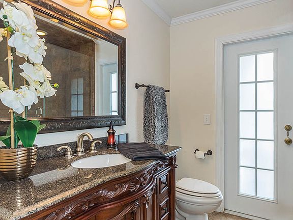 5th image of 5927 Windwood Dr