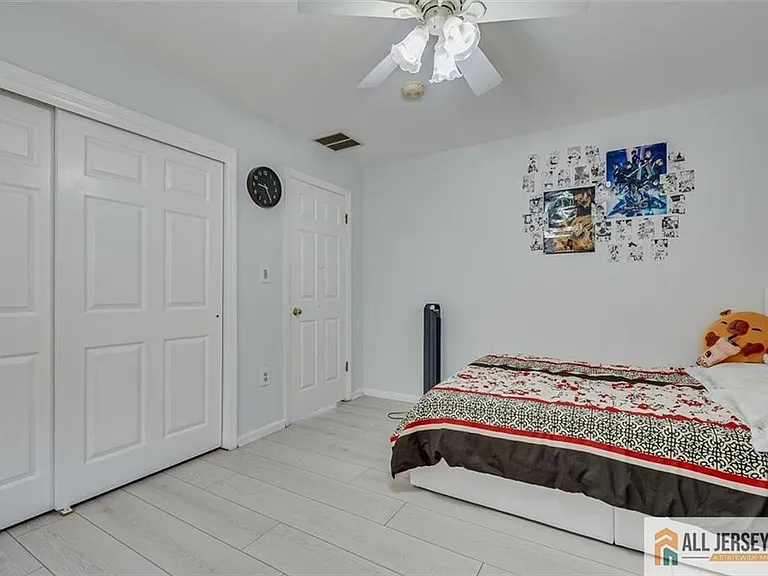7 Stanford Dr — Photo 28
