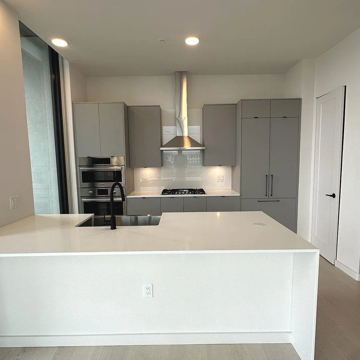 2 bed, 2.5 bath, 1456 sqft, $5,699 — Photo 2