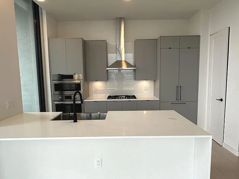3030 Potomac Ave #Penthouse 1 — Photo 2