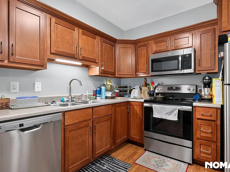 876 College Ave — Photo 3