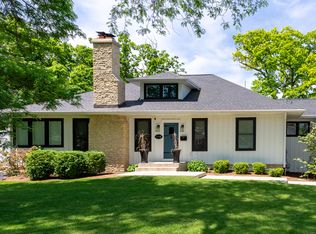 1045 N 5th Ave, St Charles, IL 60174