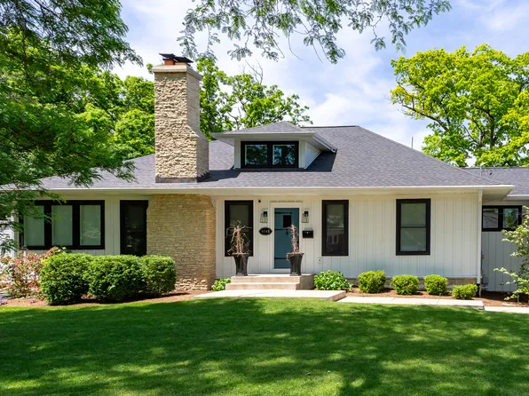1045 N 5th Ave, St Charles, IL 60174