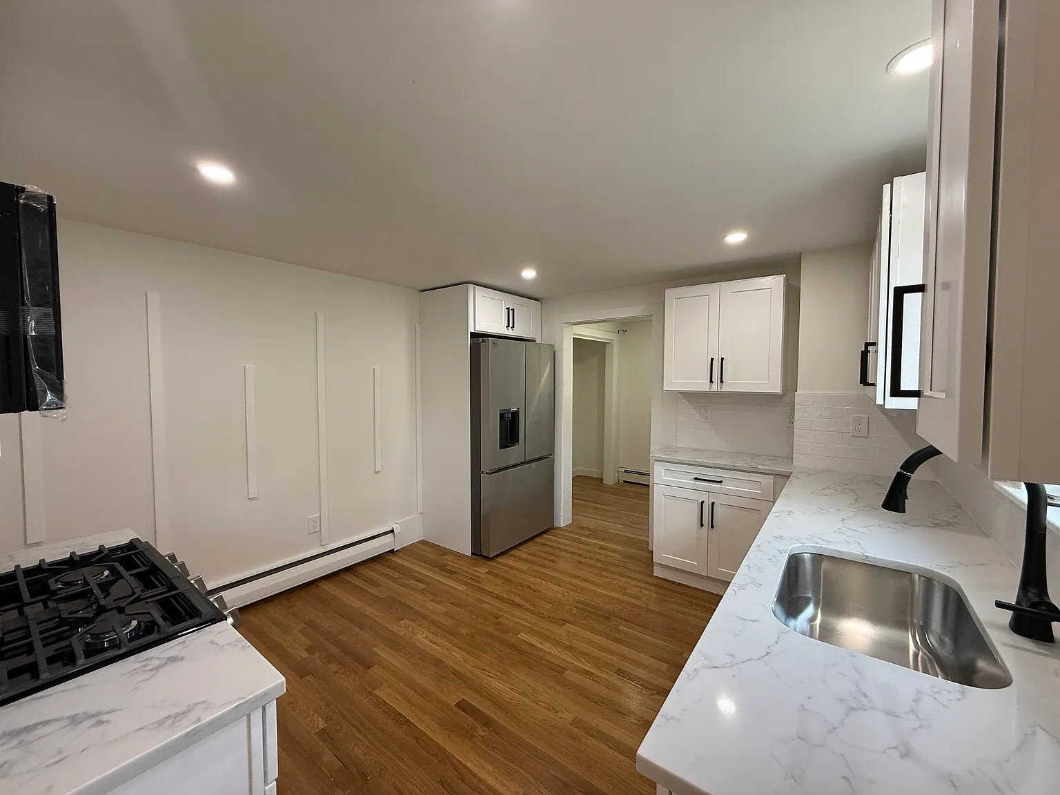 2 bed, 1000 sqft, $3,500 — Photo 2
