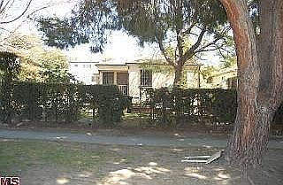 2nd image of 418 Centinela Ave