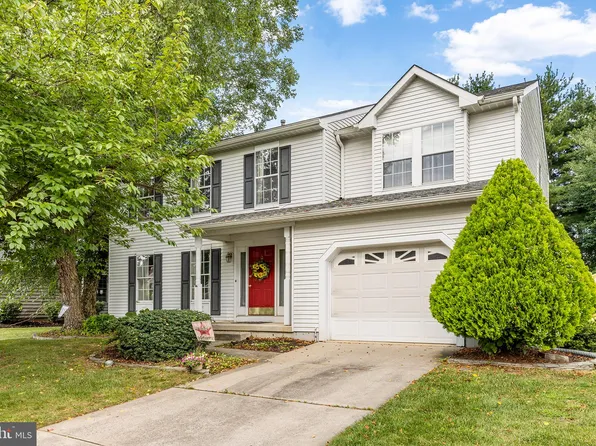 26 Jennifer Ln, Morrisville, PA 19067