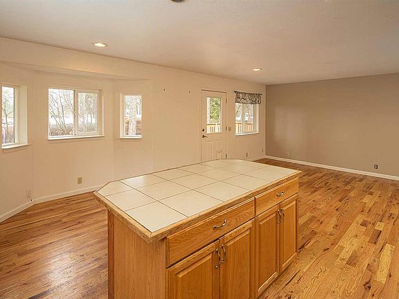 5th image of 76 Forest View Dr
