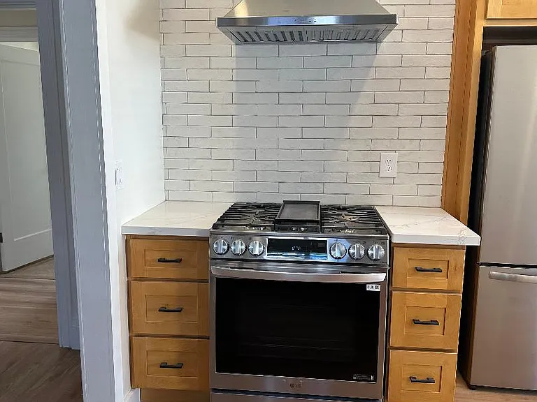 1132 Jefferson St — Photo 2