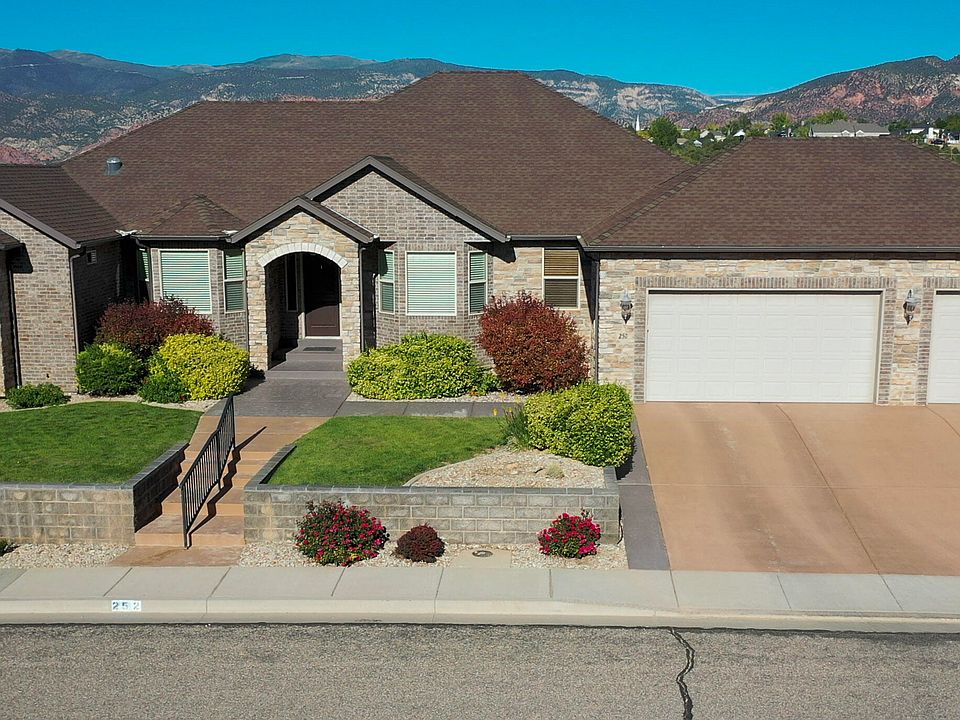1st image of 252 S Ridgeview Loop