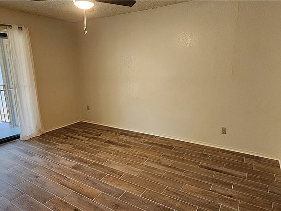 4th image of 1202 Thorpe Ln APT 614