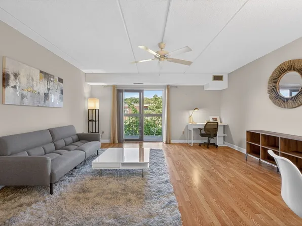 159 Main St APT 54A, Stoneham, MA 02180