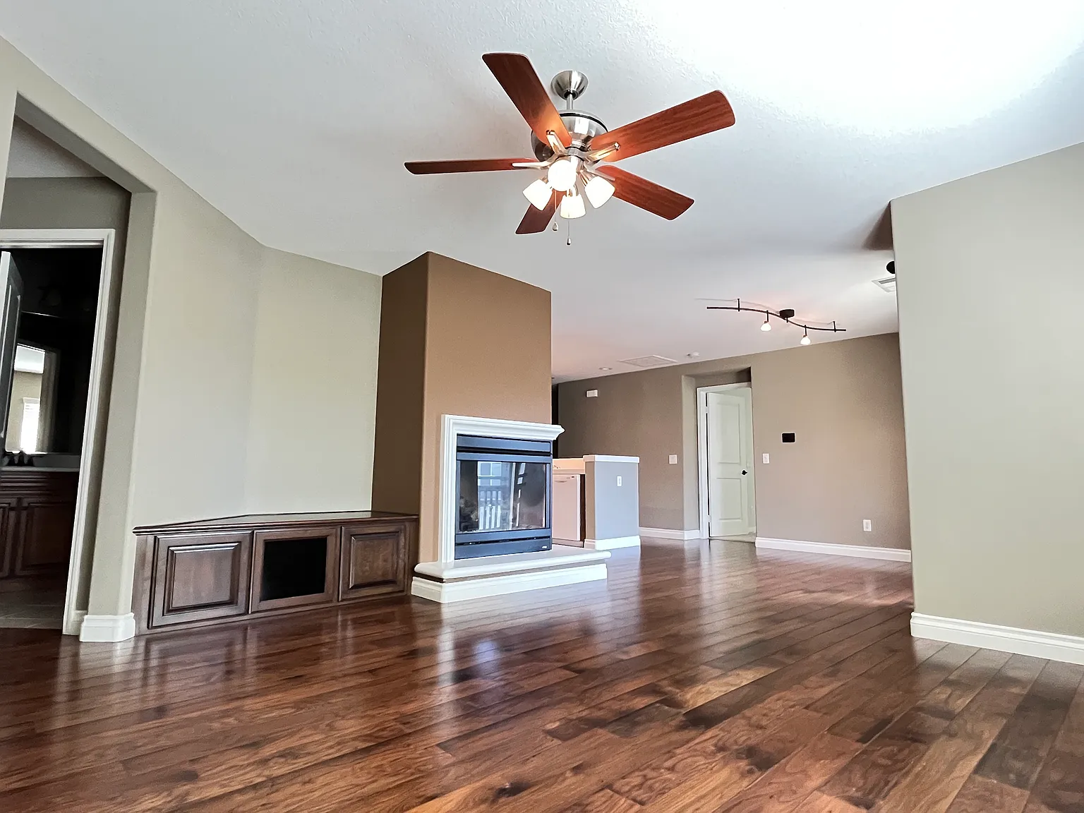 2 bed, 1406 sqft, $2,995 — Photo 4