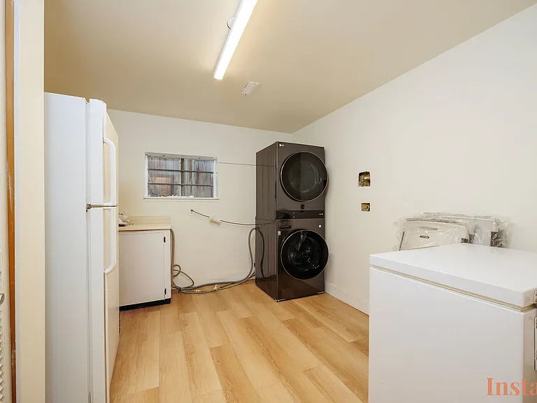 1115 Palmerston Ave — Photo 17