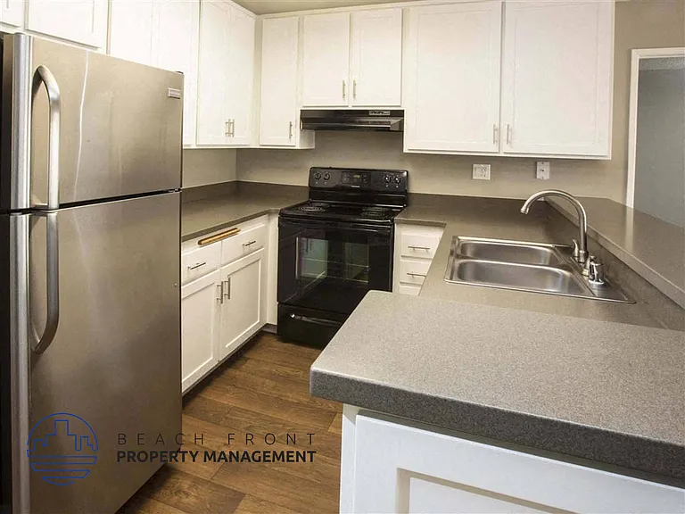1099 Capitol Dr. — Photo 18