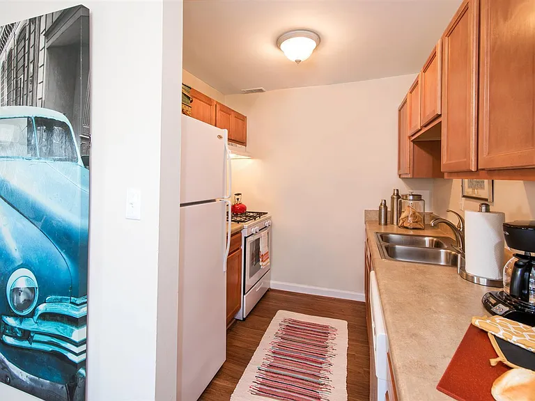 Park Towne Apartments — Photo 28