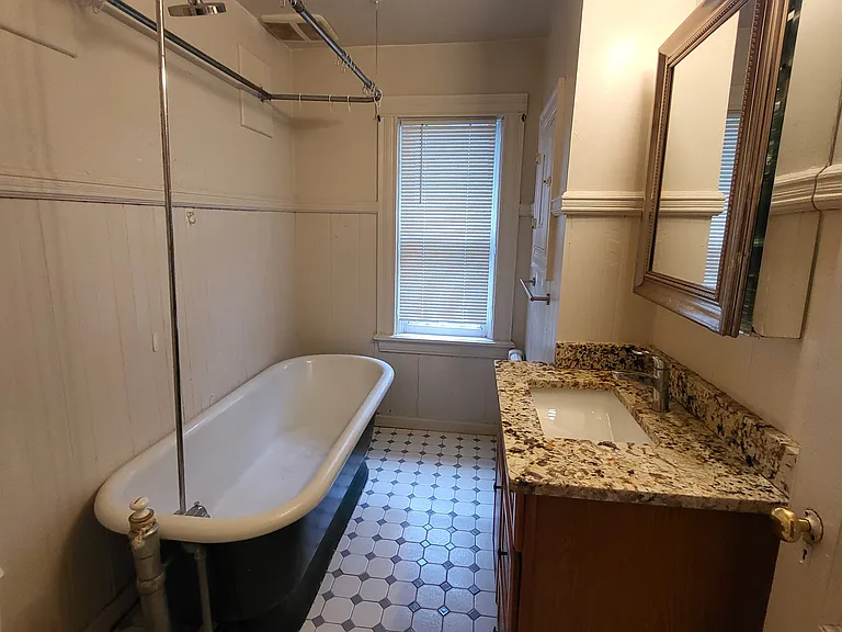 376 Pearl St #R — Photo 11