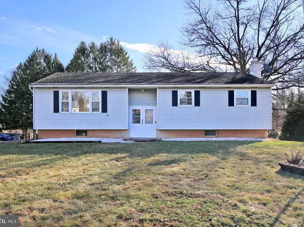 8 James Cir, Denver, PA 17517