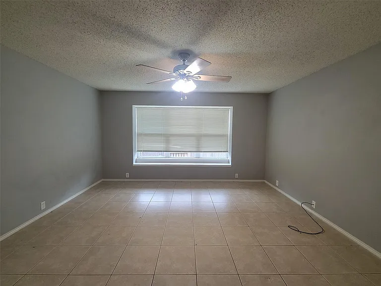 1411 Dundee Dr — Photo 1