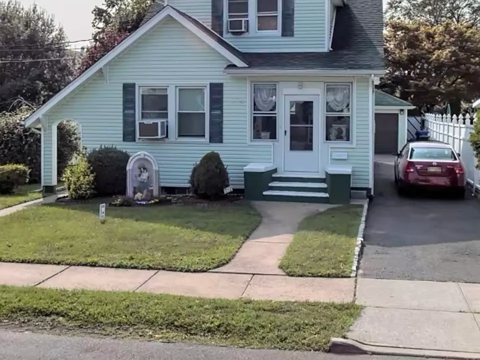 204-206 Vernon Ave #BASEMENT