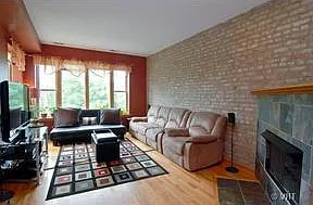 Must See! Beautiful, 2 Bed/2 Bath3rd Fl Laundry, Gated Parking, Fireplace, Located E. Garfield Park! — Photo 3