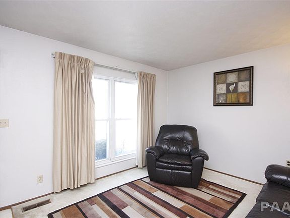 3rd image of 4428 Baker Ln