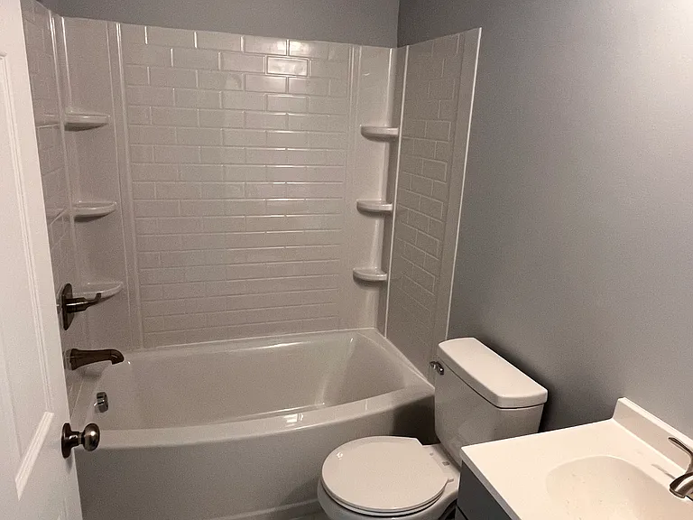 120 E Oak St #1 — Photo 7
