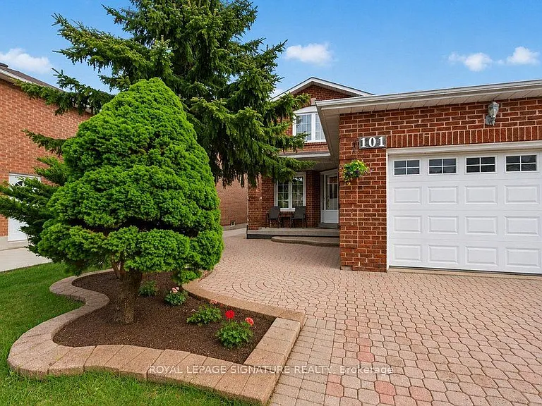 101 Pentland Cres — Photo 3