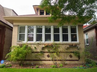 2450 W Byron St, Chicago, IL 60618