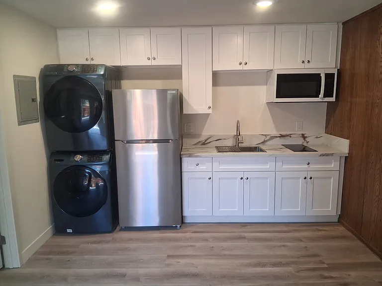 1194 Lyndhurst Dr #B — Photo 1