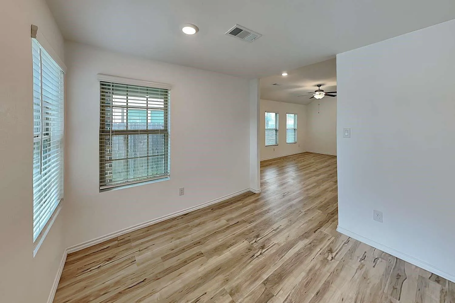3 bed, 2.0 bath, 1200 sqft, $1,575 — Photo 4