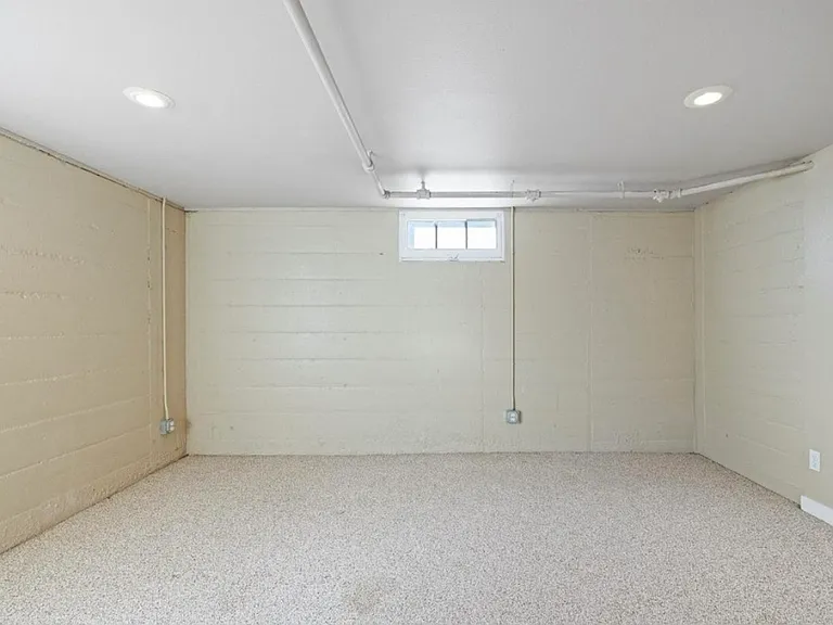 521 E Cherry St — Photo 20
