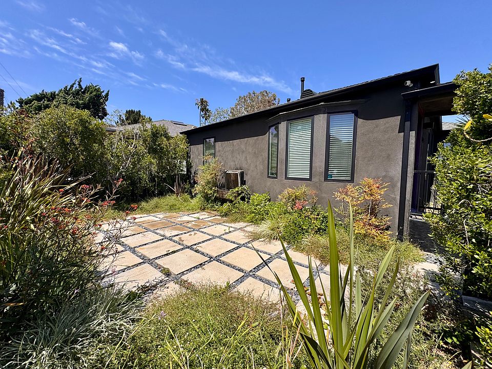1st image of 208 Ruth Ave