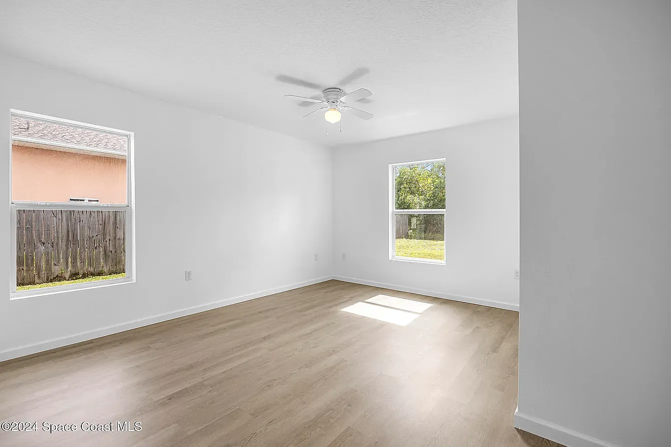 1 bed, 1766 sqft, $900 — Photo 2