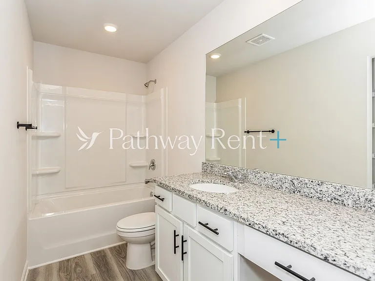 628 Mackenzie Cv — Photo 13