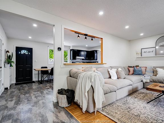 2nd image of 15 Pearl St