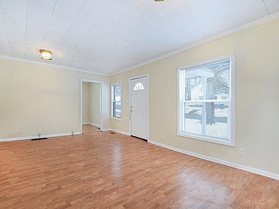 4th image of 119 W Chicago St