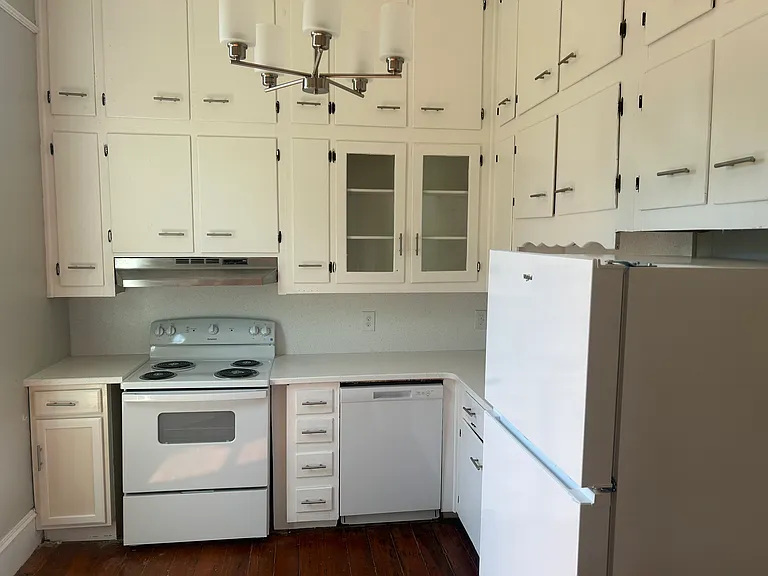 120 W Franklin St — Photo 7