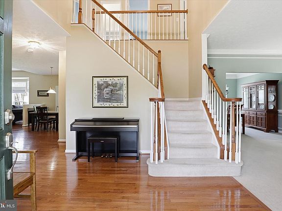 5th image of 265 Fox Chase St