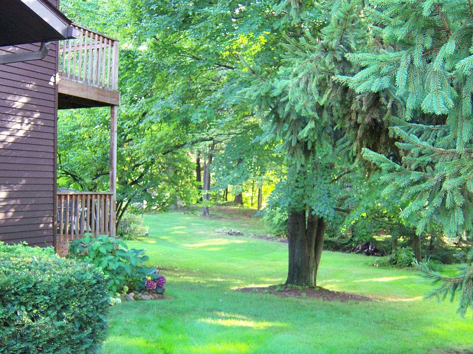 DOUBLE DECKS ,PRIVATE YARD