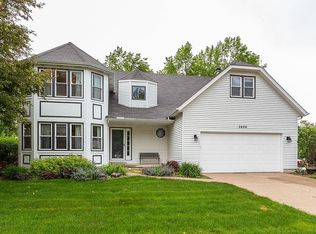 3698 Deertrail Rd, Bettendorf, IA 52722