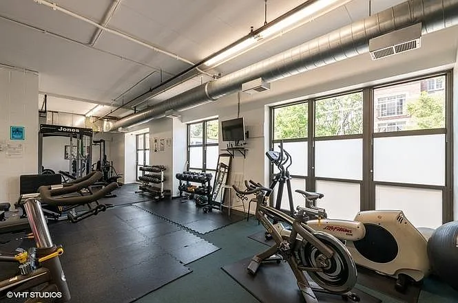 1735 W Diversey Ave #504 — Photo 3