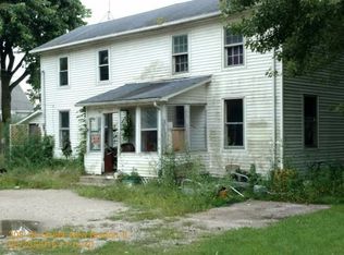208 4th St, New Boston, IL 61272
