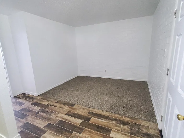1938 E Adams St #6 — Photo 2